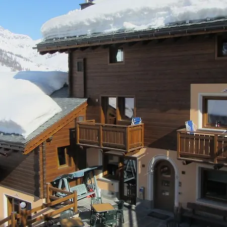 Cusini Aparthotel 3*